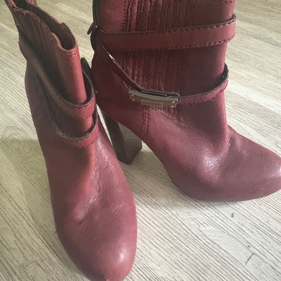 BCBG Maroon boots - Picture 1 of 4